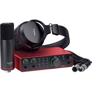 Interfaz Scarlett 2i2 $ta Gen, Micrófono CM25 MKIII, Audífonos SH-450 y cable XLR vista de perfil