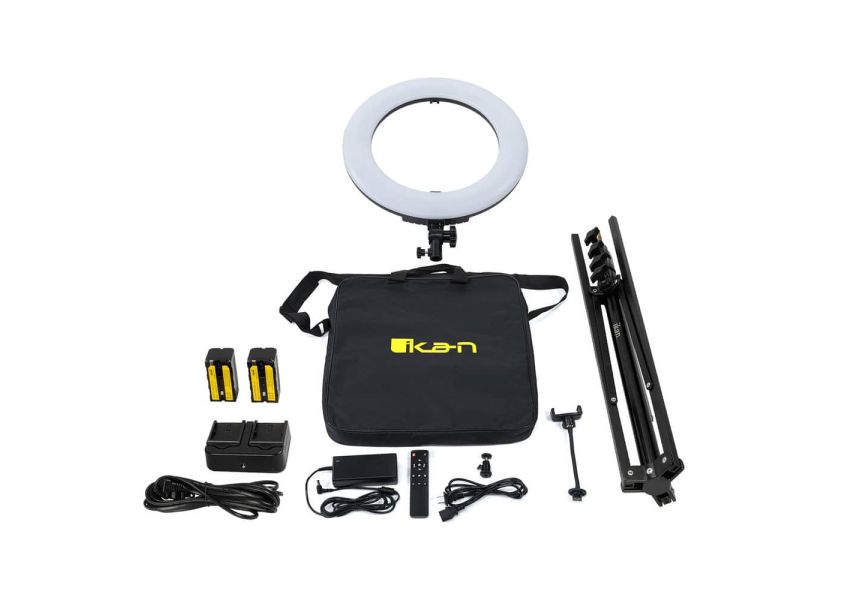 Oryon de 18" Anillo de luz con bolso de transporte, control remoto, soporte para teléfono, soporte de luz, adaptador de corriente, dos baterías y cable vista superior