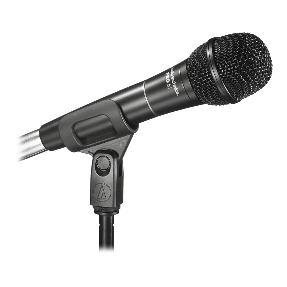 Micrófono Pro 61 colocado en en Stand Clamp vista de perfil